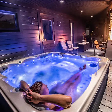 Exclusive Wikkelae With Sauna & Jacuzzi Villa